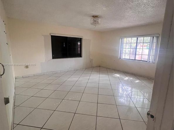 890 E 28th St, Hialeah FL 33013