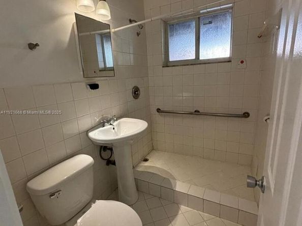 2359 NW 32nd St, Miami FL 33142