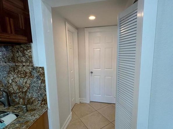 2359 NW 32nd St, Miami FL 33142