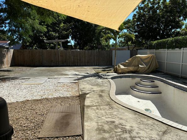 2359 NW 32nd St, Miami FL 33142