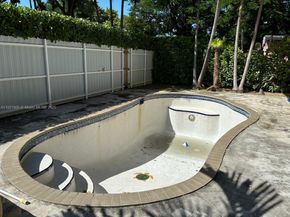 2359 NW 32nd St, Miami FL 33142