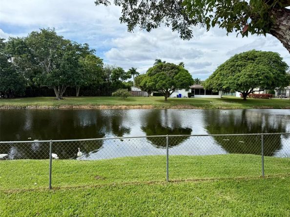 5231 SW 89 Ave, Cooper City FL 33328