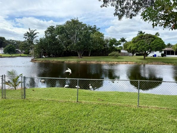 5231 SW 89 Ave, Cooper City FL 33328