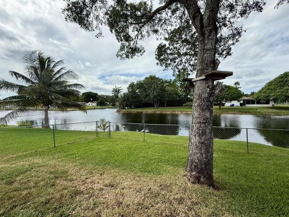 5231 SW 89 Ave, Cooper City FL 33328