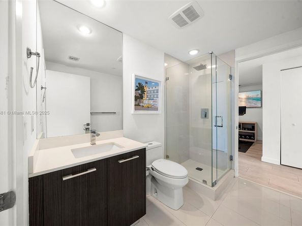 55 SW 9th St 1701, Miami FL 33130