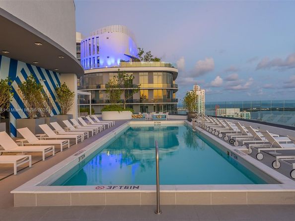 55 SW 9th St 1701, Miami FL 33130