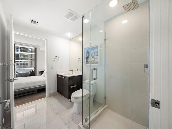 55 SW 9th St 1701, Miami FL 33130