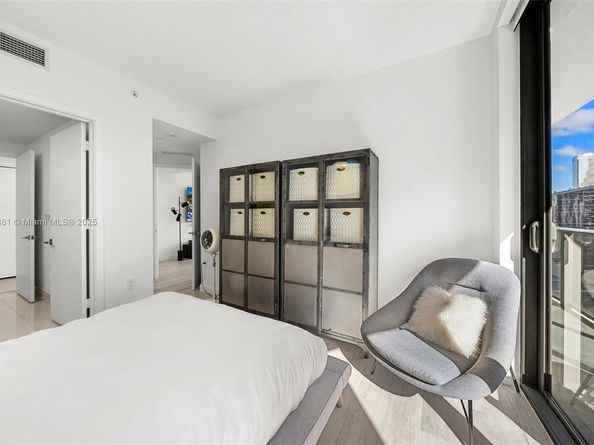 55 SW 9th St 1701, Miami FL 33130