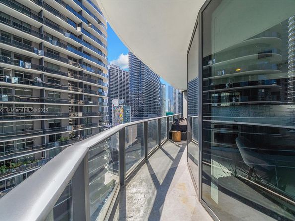 55 SW 9th St 1701, Miami FL 33130