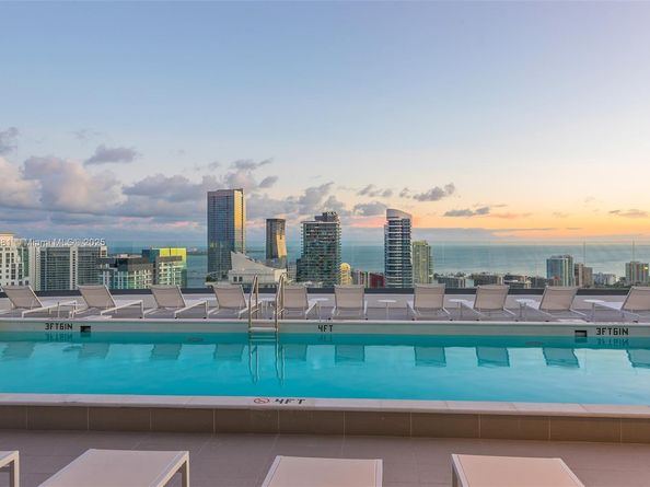55 SW 9th St 1701, Miami FL 33130