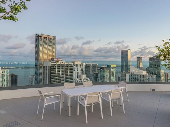 55 SW 9th St 1701, Miami FL 33130