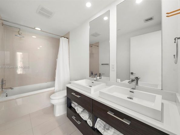 55 SW 9th St 1701, Miami FL 33130