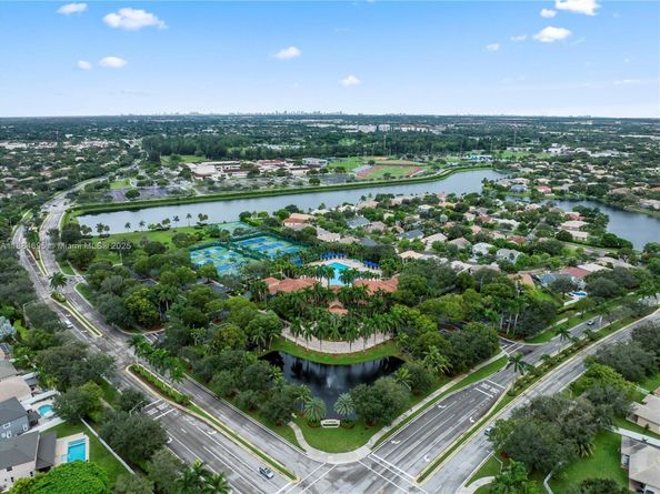 Undisclosed Address #A11884695, Pembroke Pines FL 33028