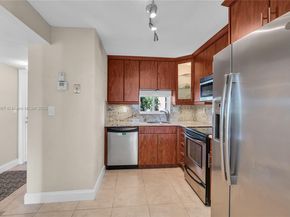 9320 S Hollybrook Lake Dr 203, Pembroke Pines FL 33025