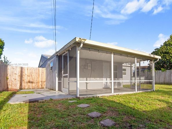 1481 SW 49th Ave, Fort Lauderdale FL 33317