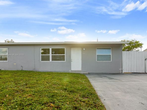 1481 SW 49th Ave, Fort Lauderdale FL 33317