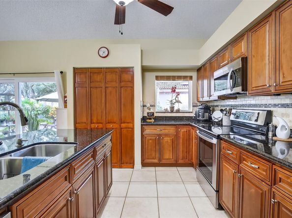 12740 NW 11th Ct, Sunrise FL 33323