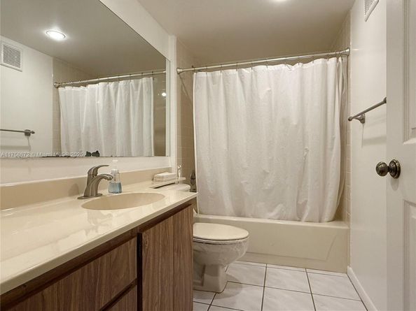 1504 S Whitehall Dr 206, Davie FL 33324