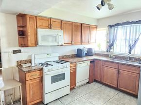 19700 NW 3rd Ct, Miami Gardens FL 33169