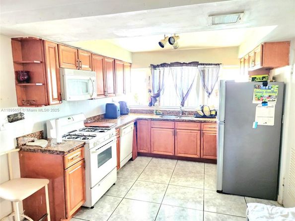 19700 NW 3rd Ct, Miami Gardens FL 33169