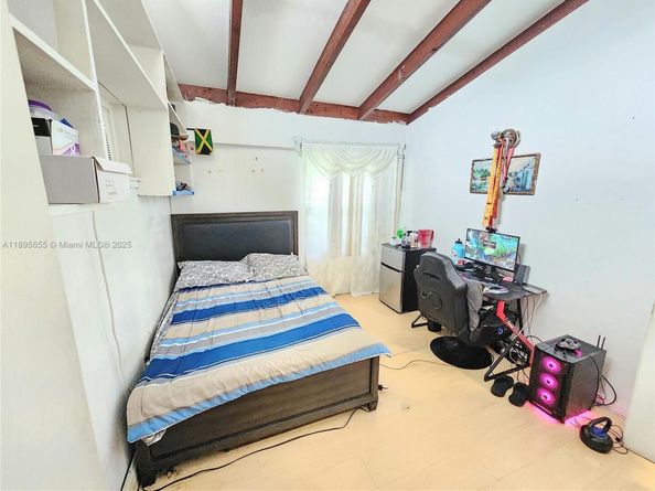 19700 NW 3rd Ct, Miami Gardens FL 33169