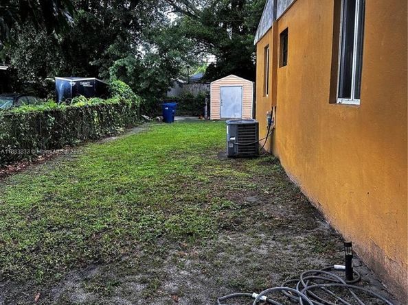 10900 NW 22nd Ct, Miami FL 33167