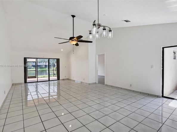 311 Lakeside Ct 238, Sunrise FL 33326