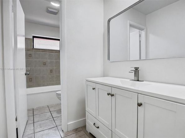 311 Lakeside Ct 238, Sunrise FL 33326