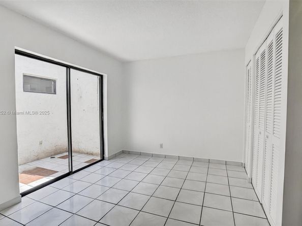 311 Lakeside Ct 238, Sunrise FL 33326