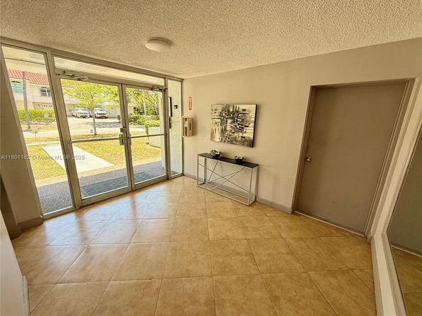 16518 NE 26th Ave 405, North Miami Beach FL 33160