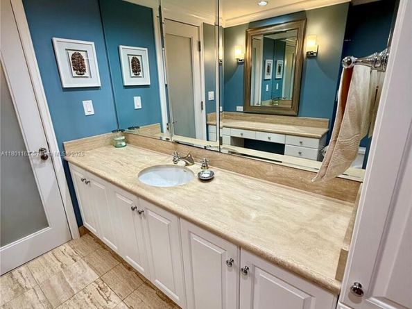 16518 NE 26th Ave 405, North Miami Beach FL 33160