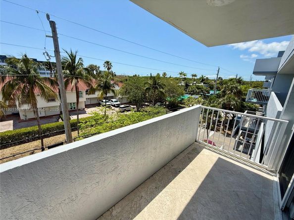 16518 NE 26th Ave 405, North Miami Beach FL 33160