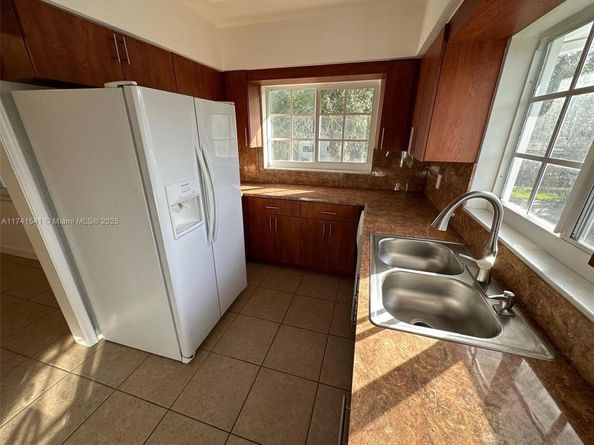 4995 Ponce de Leon /1050 Sistina Avenue, Coral Gables FL 33146