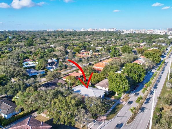4995 Ponce de Leon /1050 Sistina Avenue, Coral Gables FL 33146
