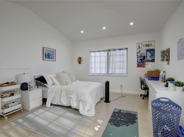 4995 Ponce de Leon /1050 Sistina Avenue, Coral Gables FL 33146