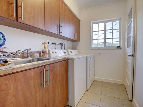 4995 Ponce de Leon /1050 Sistina Avenue, Coral Gables FL 33146