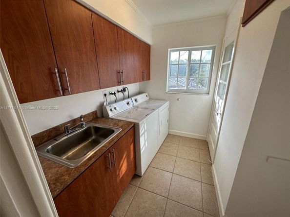 4995 Ponce de Leon /1050 Sistina Avenue, Coral Gables FL 33146