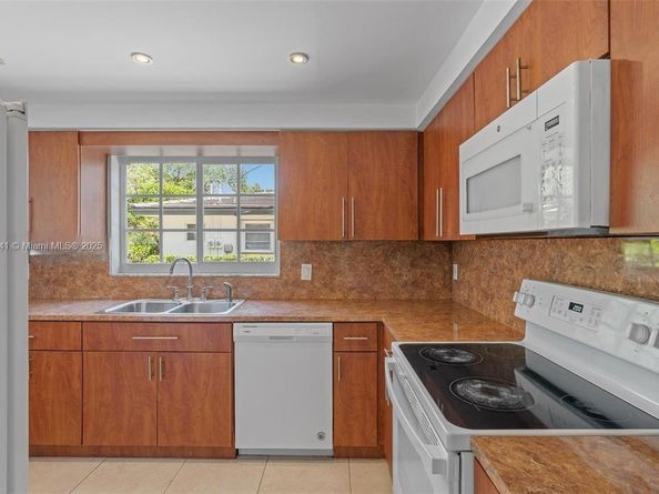 4995 Ponce de Leon /1050 Sistina Avenue, Coral Gables FL 33146