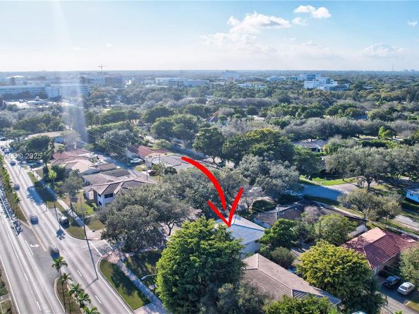 4995 Ponce de Leon /1050 Sistina Avenue, Coral Gables FL 33146