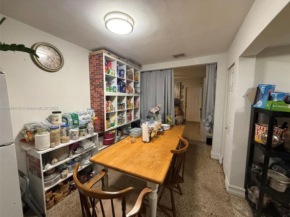 5216 NE 3rd Ave, Oakland Park FL 33334