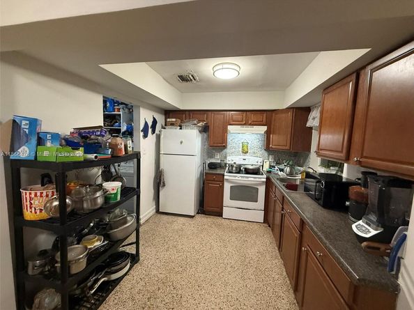 5216 NE 3rd Ave, Oakland Park FL 33334