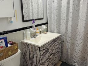 5216 NE 3rd Ave, Oakland Park FL 33334