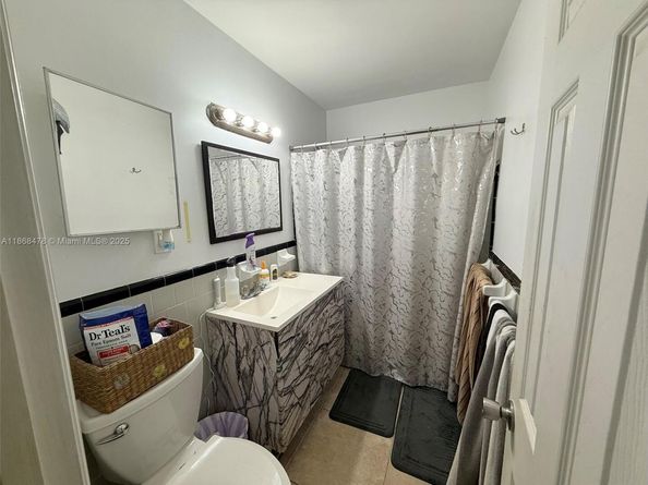 5216 NE 3rd Ave, Oakland Park FL 33334