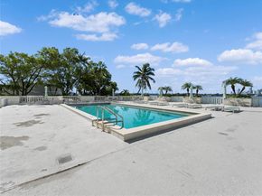 5 Island Ave LE, Miami Beach FL 33139