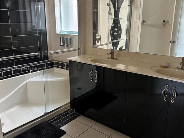 2308 NE 37th Ter, Homestead FL 33033