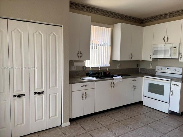 2308 NE 37th Ter, Homestead FL 33033