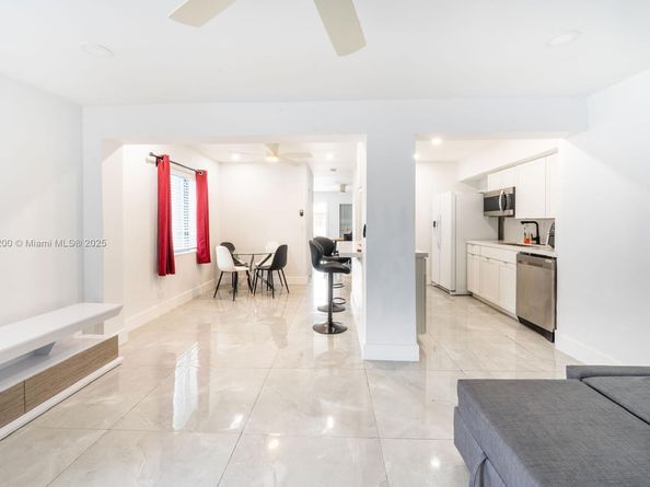 711 85th St, Miami Beach FL 33141