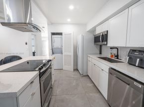 711 85th St, Miami Beach FL 33141