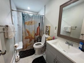 860 NW 18th Pl, Miami FL 33125