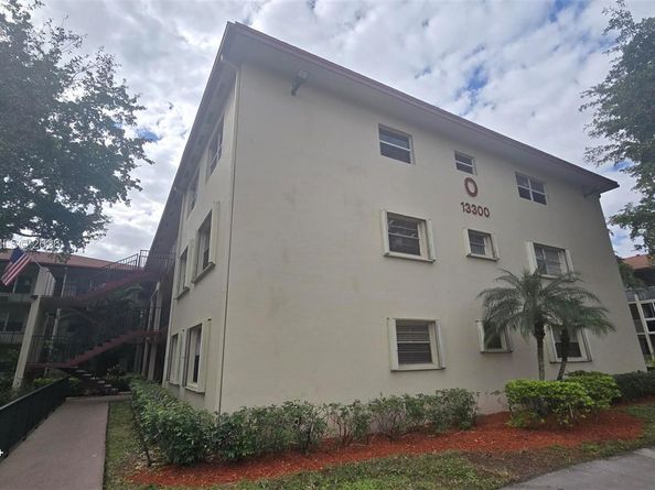 Undisclosed Address #A11955781, Pembroke Pines FL 33027